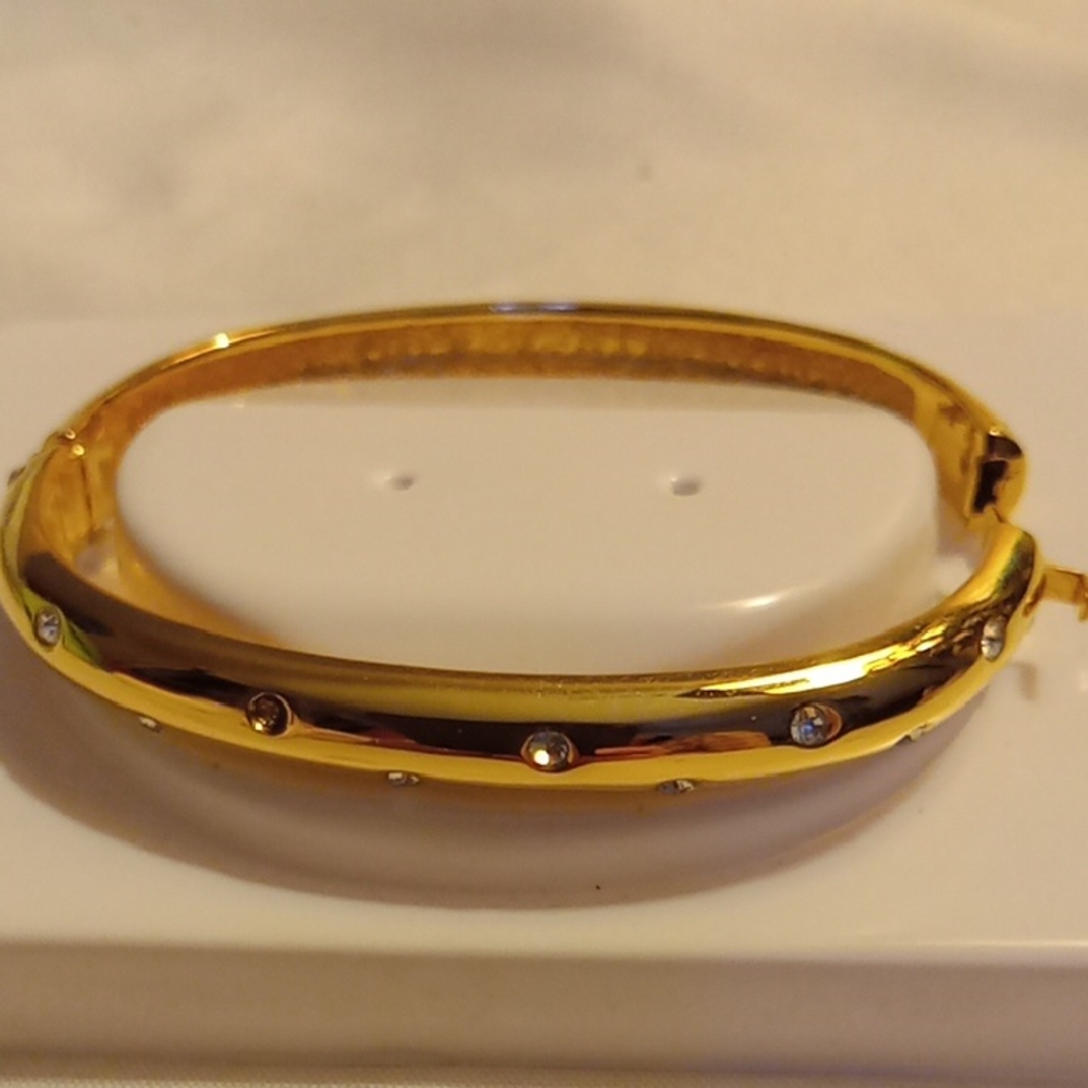 Elegant Gold Tone Bangle Bracelet
